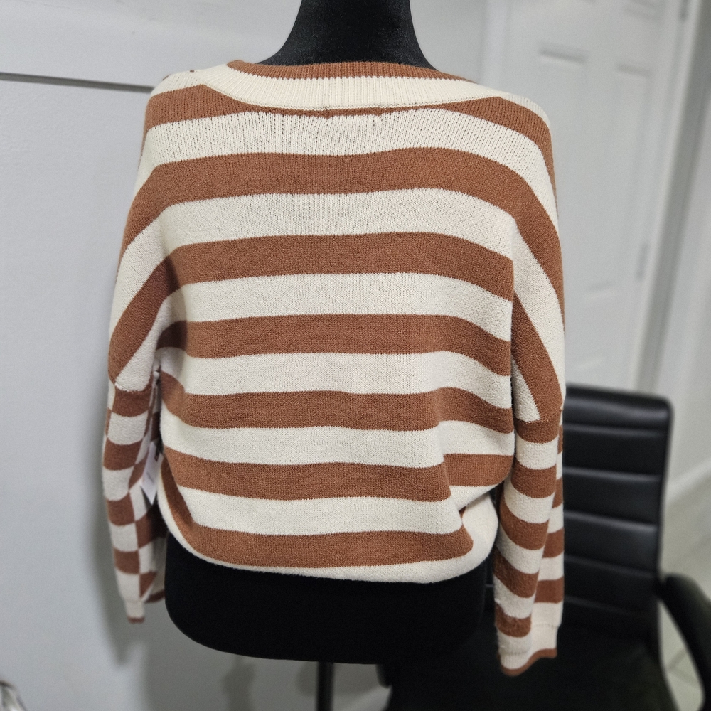 Originality Women's Cropped Cardigan - Picture 2 of 7
